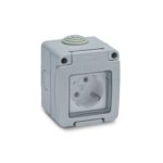 Pistikupesa, 1-ne, pinnapealne, hall, IP55, kaanega, Famatel